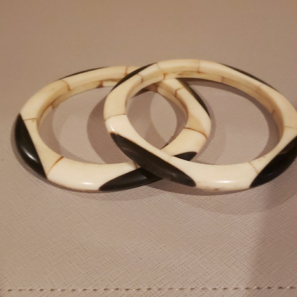 Jewelry - Pair ivory & black spotted bracelets